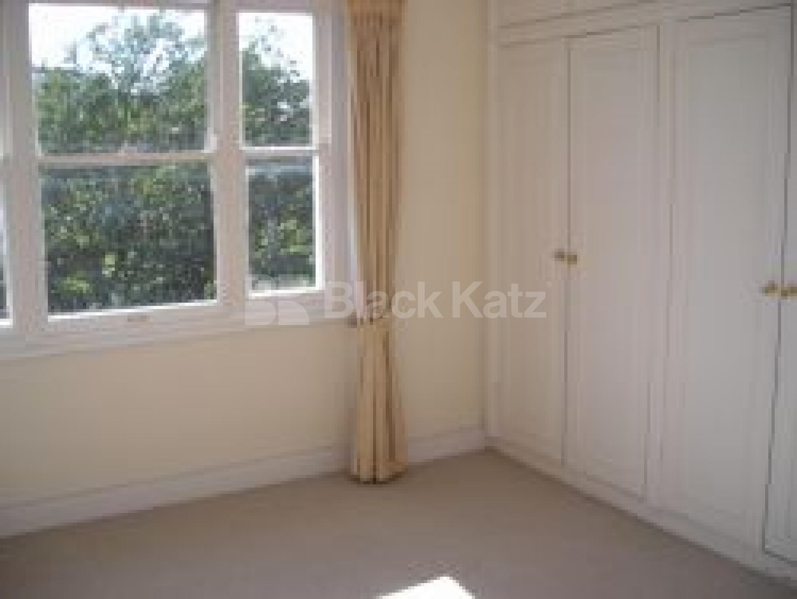 			3 Bedroom, 1 bath, 1 reception Flat			 Belsize Square, BELSIZE PARK NW3 nw3